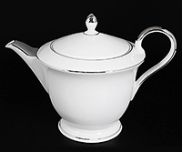Заварочный чайник с крышкой фарфоровый