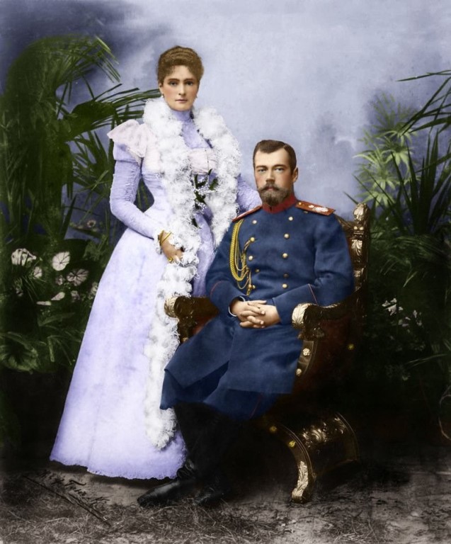 Император Николай II с женой.