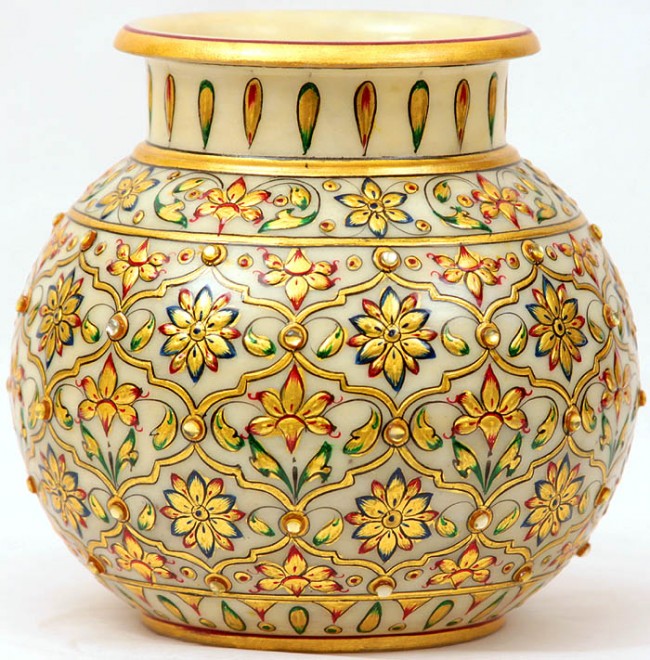 Керамическая ваза.