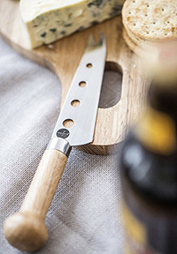 Нож кухонный для сыра из дерева и нержавеющей стали 21x3x3 см